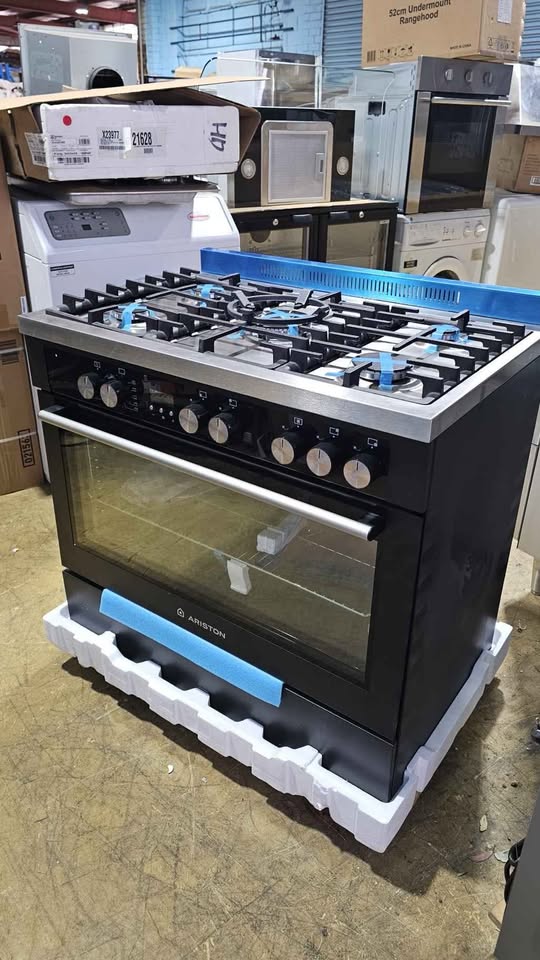90 cm Black stove Ariston 70 Ways